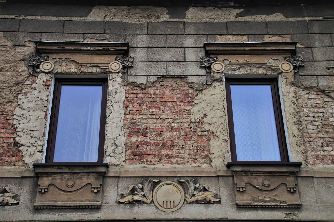 Immagine di infissi moderni in un contesto di ristrutturazione per migliorare l'accessibilità.