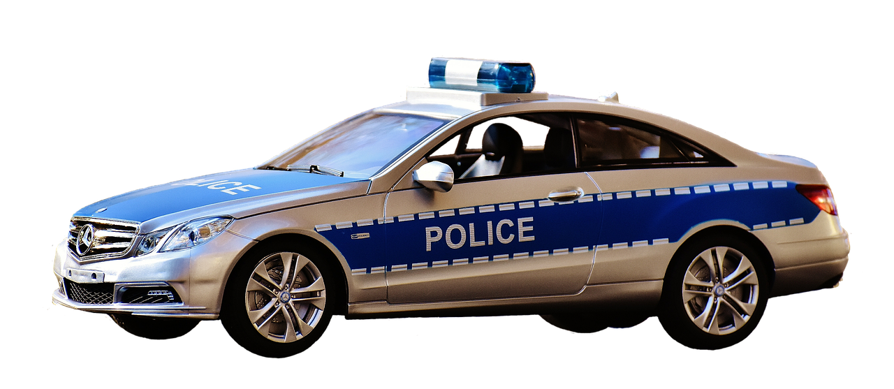 Immagine che illustra il fermo amministrativo di un'auto per bollo non pagato, con ganasce fiscali visibili.